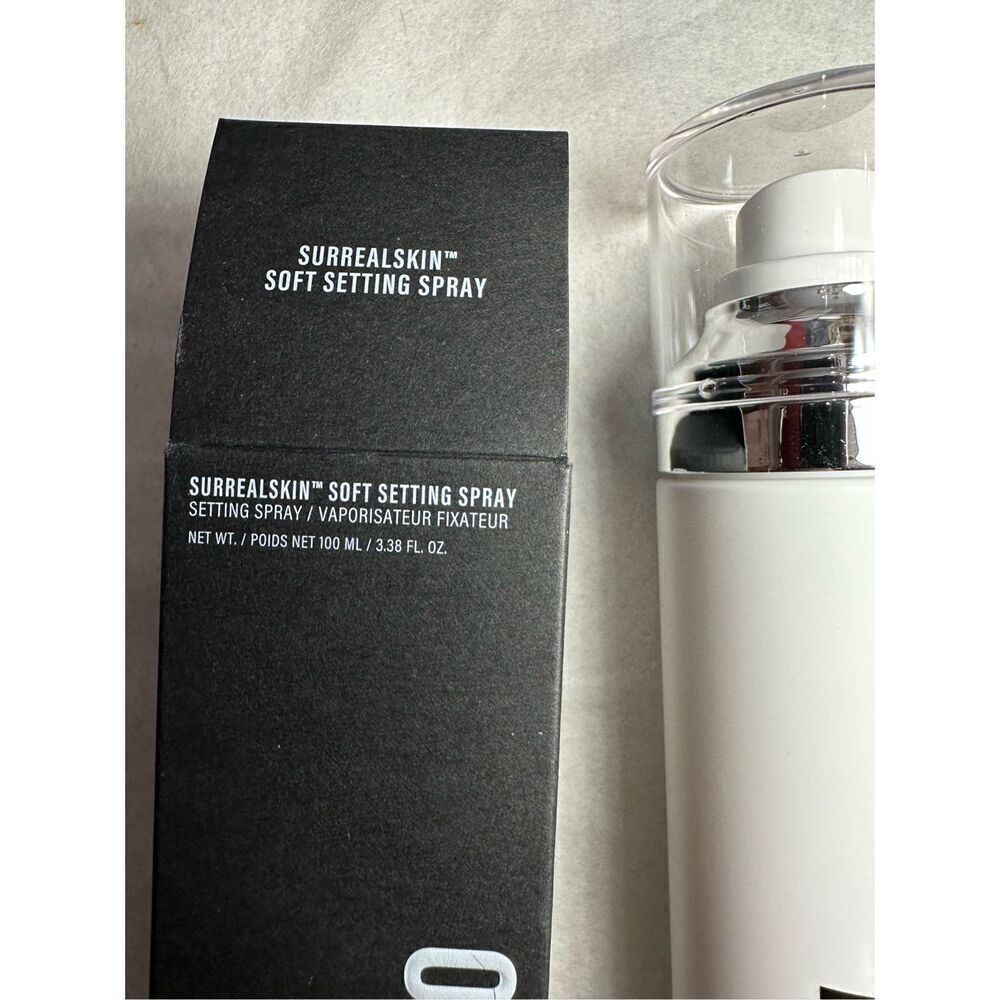 MAKEUP BY MARIO SurrealSkin™ 16HR Soft Setting Spray 3.38oz - Picture 4 of 6